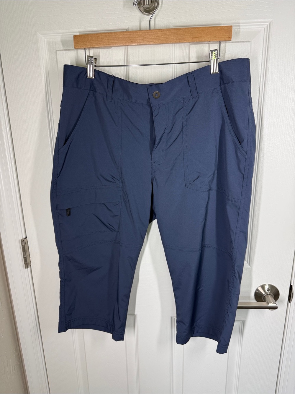 Columbia navy blue crop pants size 14 gorpcore, hiking, camping, activewear